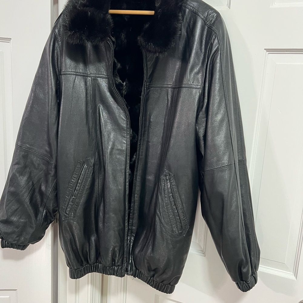 Chic Black Leather Jacket with mink Fur Trim